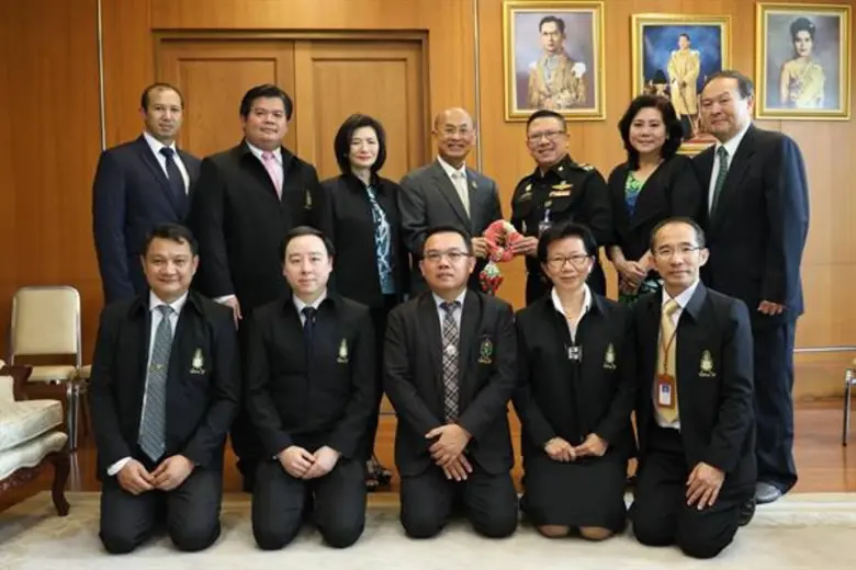 นางภัณฑิรา ฉัตรจุฑามาส (ลำดับที่ 3 จากซ้า...