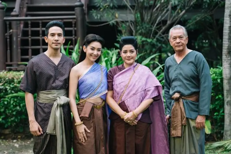 บุพเพสันนิวาสผลิตโดย : บริษัท บรอดคาซท์ ไ...