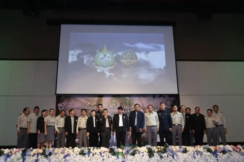 พลเอก สุรศักดิ์ กาญจนรัตน์ รัฐมนตรีว่าการ...