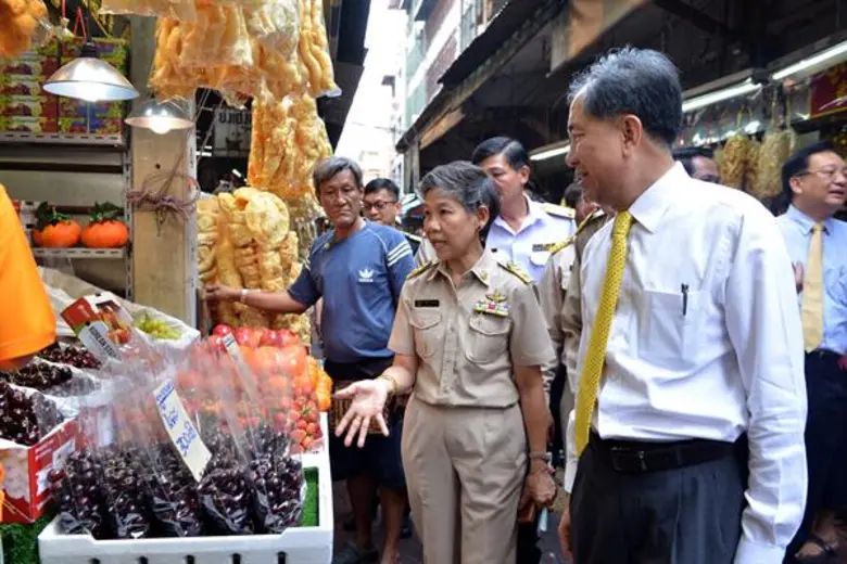 “กฤษฎา” ลุยตลาดเยาวราชย้ำความมั่นใจคุณภาพสินค้าเกษตรปลอดภัย พร้อมสั่งทุกหน่วยงานในสังกัดลงพื้นที่ตรวจตลาดสดแบบบูรณาการช่วงตรุษจีนต่อเนื่อง