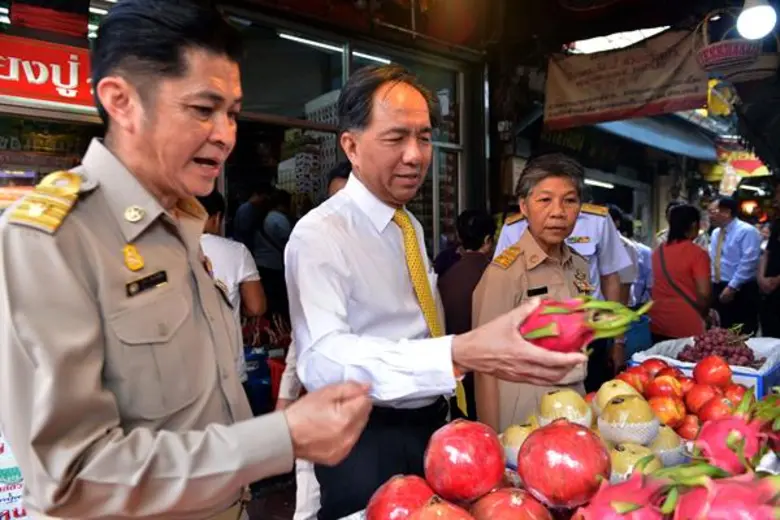 “กฤษฎา” ลุยตลาดเยาวราชย้ำความมั่นใจคุณภาพสินค้าเกษตรปลอดภัย พร้อมสั่งทุกหน่วยงานในสังกัดลงพื้นที่ตรวจตลาดสดแบบบูรณาการช่วงตรุษจีนต่อเนื่อง