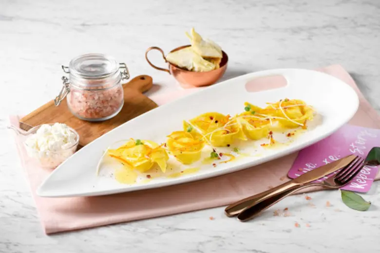 เชฟโรแบร์โต้ เชฟอาหารอิตาเลียนประจำห้องอา...