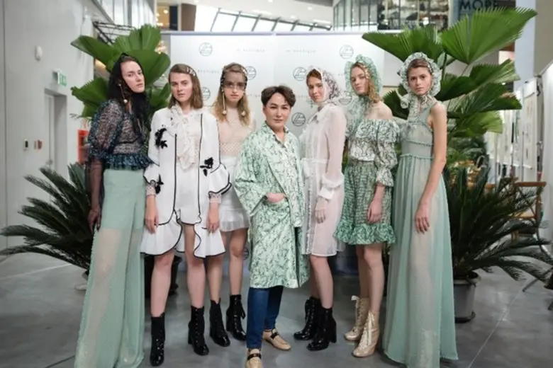 La Boutique (ลา บูทีค) เปิดตัวคอลเลคชั่นใหม่ สปริง/ซัมเมอร์ 2018 "THE CLASS OF BOTANISTS" พร้อมเปิดบูทีคให้สัมผัสกับกลิ่นอายแห่งชั้นเรียนพฤกษาศาสตร์อย่างใกล้ชิด