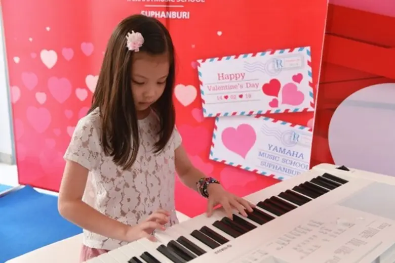 สีสัน Month of Love Valentine’s Day Like & Share “ดนตรี...บอกรัก” นักเรียนดนตรียามาฮ่าสุพรรณบุรีl