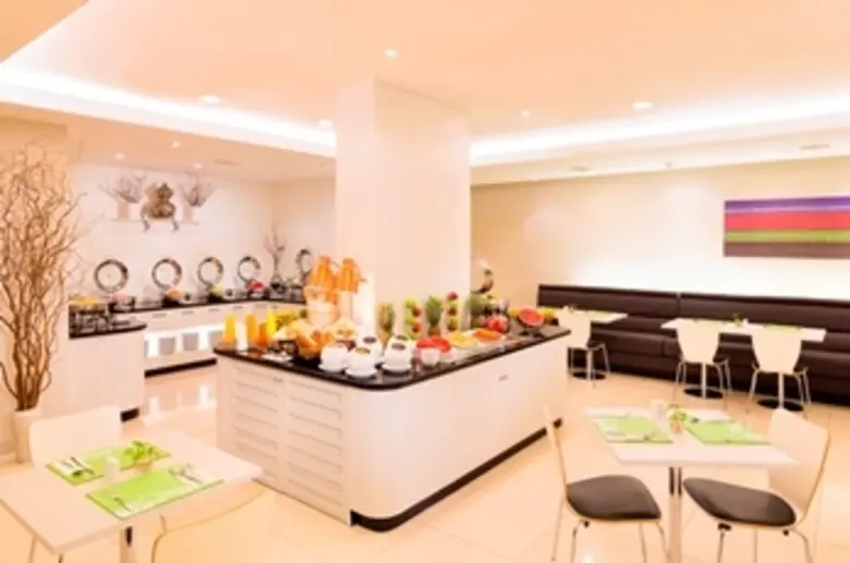 ร่วมฉลองเทศกาลตรุษจีนที่โรงแรมไอบิส กรุงเ...