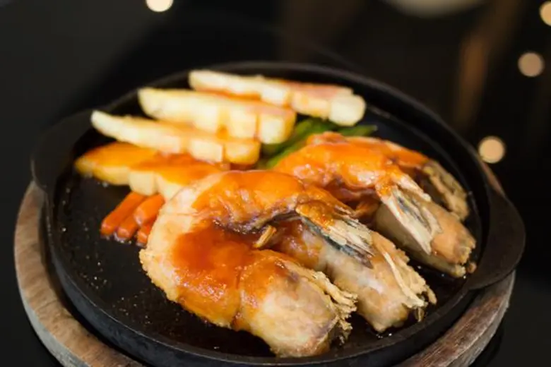 ฉลองเทศกาลตรุษจีนต้อนรับปีจอ โรงแรมแคนทารี โคราช