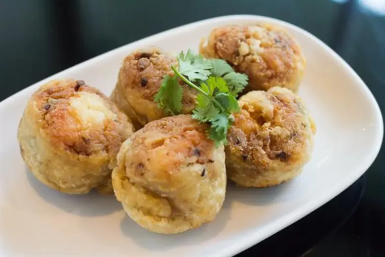 ฉลองเทศกาลตรุษจีนต้อนรับปีจอ โรงแรมแคนทารี โคราช