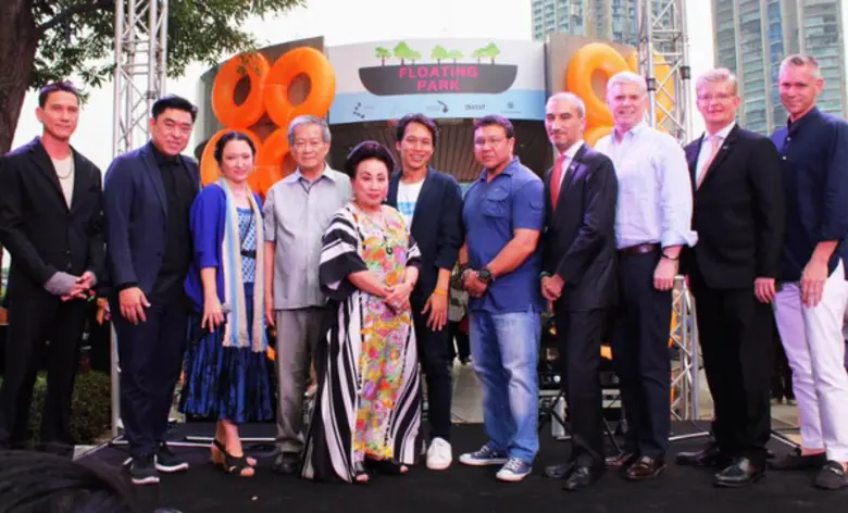 ดร. สุเมธ ชุมสาย ณ อยุธยา (ที่ 4 ซ้าย) ศิ...