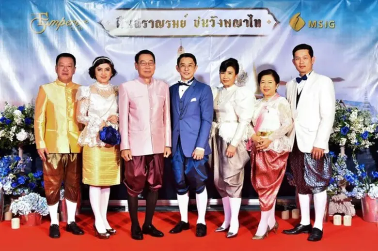 นายอรรณพ พรธิติ ประธานกรรมการ (ที่ 3 จากซ...