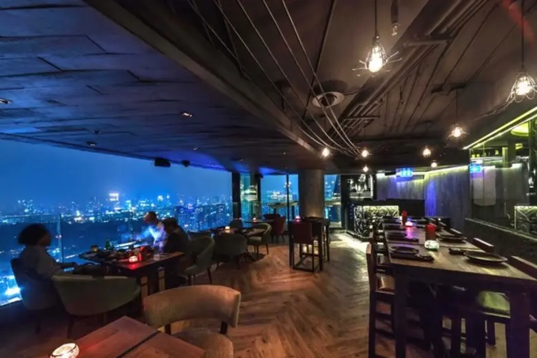 บางกอกไฮทส์ (Bangkok Hightz) ห้องอาหารไทย...