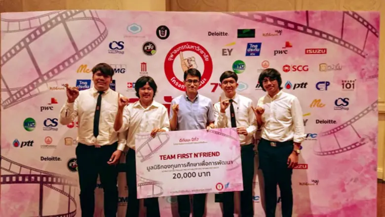 นายวีระยุทธ กันติเอื้อ (กลาง) เจ้าหน้าที่...