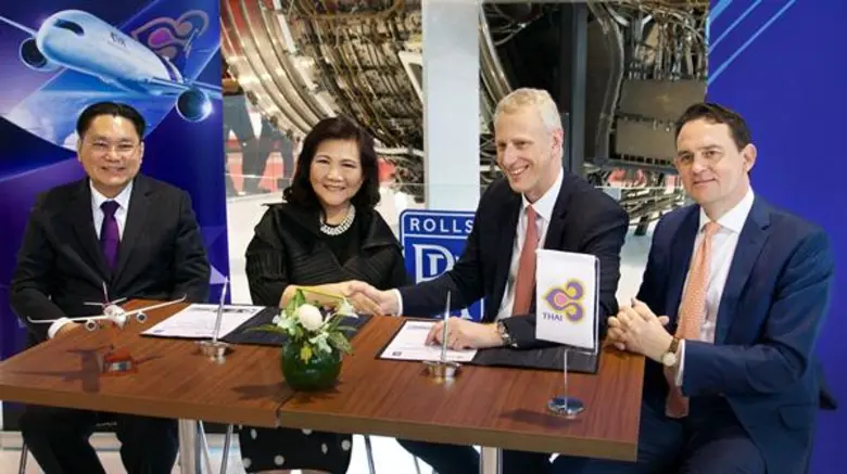 นางอุษณีย์ แสงสิงแก้ว (ที่ 2 จากซ้าย) รัก...