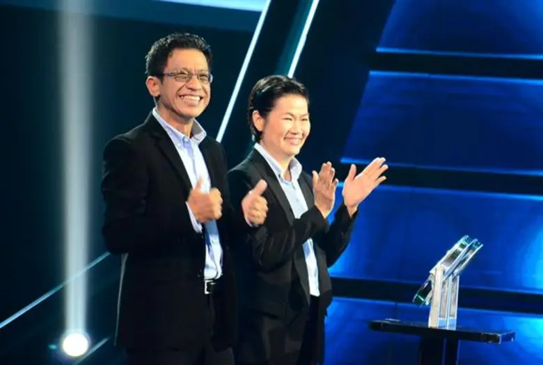 ทีวีไกด์: รายการ “The Wall กำแพงพลิกชีวิต” “ครูดิน” โค้ชมาราธอน0บาท!! ควงภรรยาลุ้นเงิน “The Wall” สร้างสนามกีฬาพะเยา