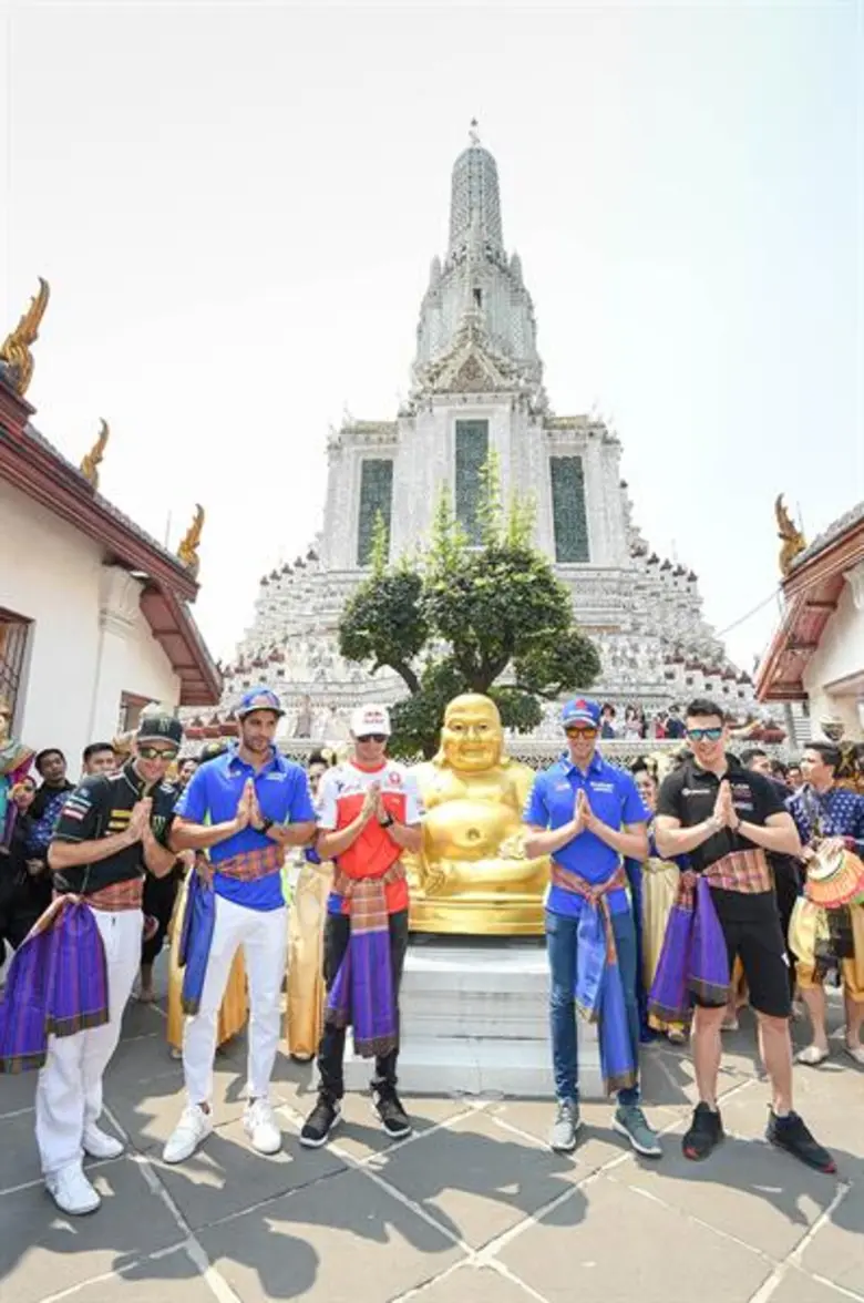 “บิ๊กตู่” มั่นใจ “โมโตจีพีไทยแลนด์” ช่วยยกระดับความสัมพันธ์ระหว่างประเทศ เปิดทำเนียบต้อนรับ 5 นักแข่งดัง พร้อมมอบพระให้เป็นที่ระลึก แย้มหากมีเวลาจะเดินทางไปชมที่สนามฯ