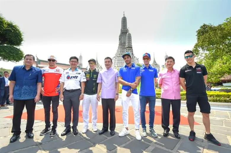 “บิ๊กตู่” มั่นใจ “โมโตจีพีไทยแลนด์” ช่วยยกระดับความสัมพันธ์ระหว่างประเทศ เปิดทำเนียบต้อนรับ 5 นักแข่งดัง พร้อมมอบพระให้เป็นที่ระลึก แย้มหากมีเวลาจะเดินทางไปชมที่สนามฯ
