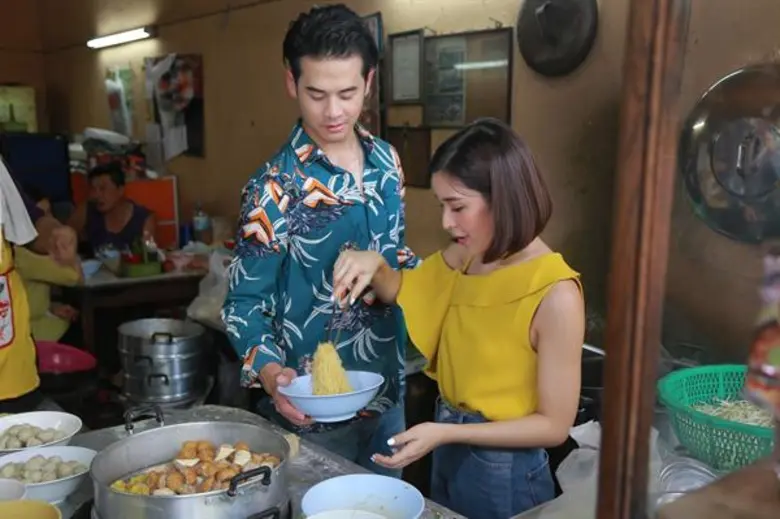 ทีวีไกด์: รายการ "ตลาดสดพระราม ๔" “เป๋า&แพร” เหงื่อตก ท้าโซ้ย “บะหมี่จานยักษ์”