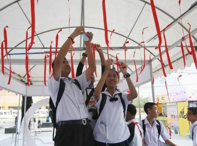 “นัมเบอร์วันแลนด์” สุดปลื้มกระแสดีคนแห่เที่ยวงาน “สถานี Sweet Fest”