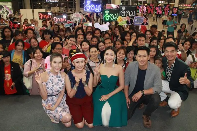 “อ๋อม-ปุ๊กลุก” ชวนเหล่านักแสดงจากละคร “แม่อายสะอื้น”  ส่งความรักผ่านเสียงเพลง สู่แฟนๆ ต้อนรับวาเลนไทน์