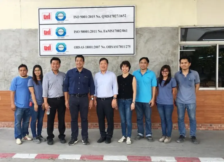 คุณสมบูรณ์ อุรานุกูล (ที่ 5 จากด้านซ้าย) ...