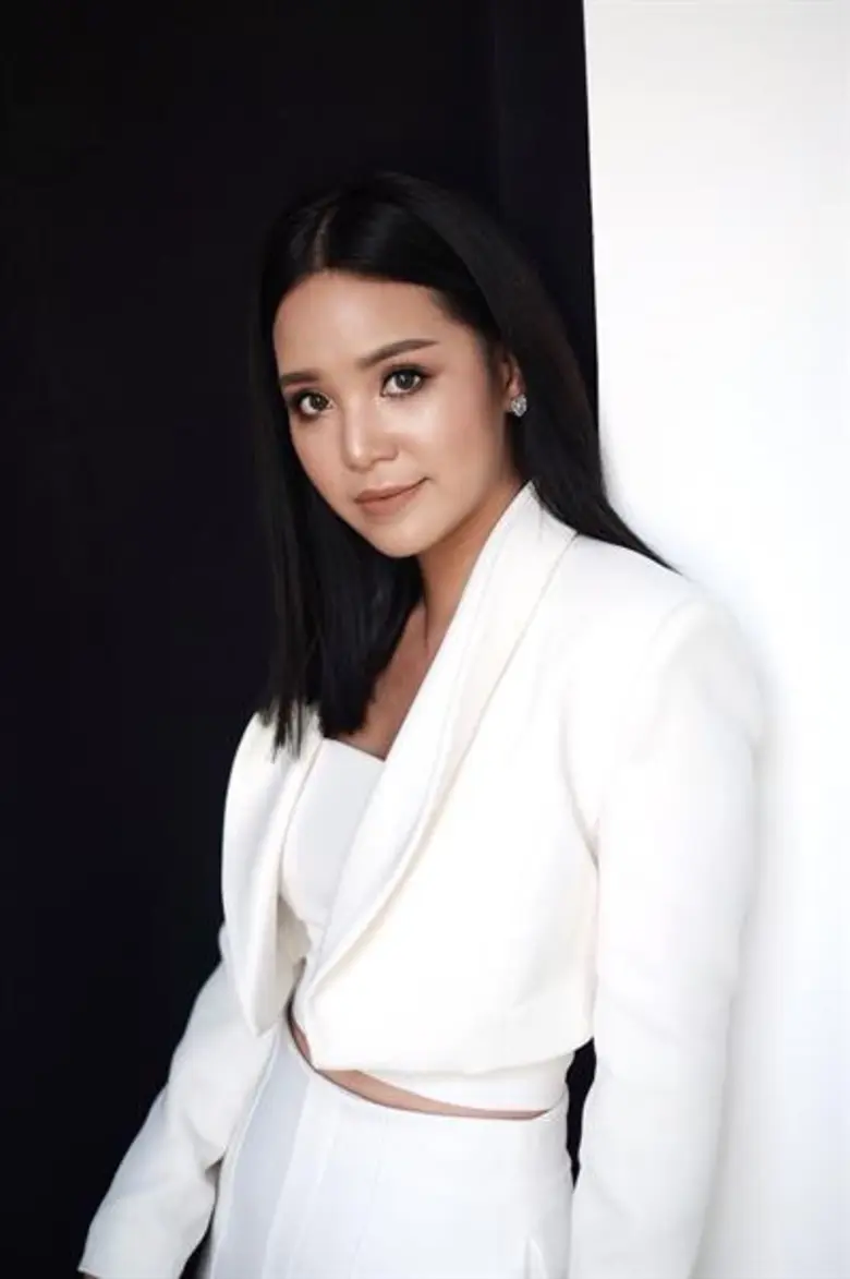 แอบสังเกตเห็นสาว เนี้ยบ-ฐฤณณรัตน์ เดชะทวี...