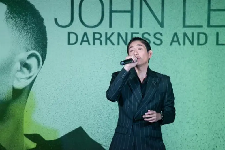 ผ่านไปอย่างอบอุ่นสวยงามจากเสียงเพลงและโชว...