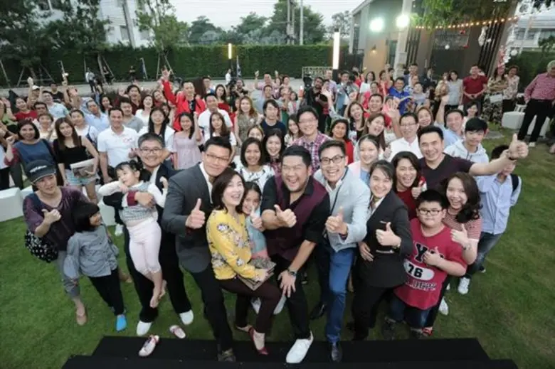 นายชนะ เลิศลุมพลีพันธุ์ (ที่สองซ้ายมือ) ป...