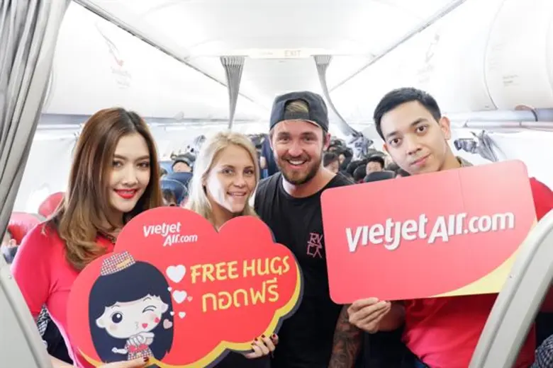 ไทยเวียตเจ็ทเซอร์ไพรส์ผู้โดยสารด้วยกิจกรรมแบ่งปันอ้อมกอดมอบความสุขต้อนรับเทศกาลวาเลนไทน์