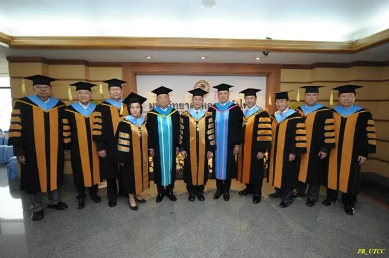 ม.หอการค้าไทย จัดพิธีประสาทปริญญาบัตรและม...