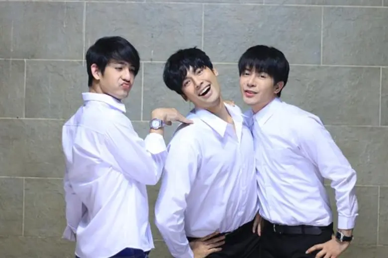 บอมบ์-ธนิน สุดปัง! พลิกคาแรคเตอร์สวมบทเกย์สาว “เจ้ริชชี่” แฟนๆแห่ชื่นชมกระหน่ำโซเชียล ใน “ชั่วโมงต้องมนต์”