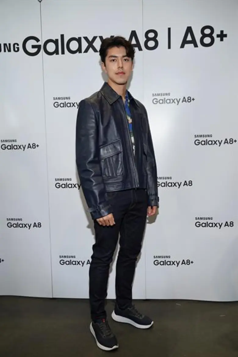 “นาย-ณภัทร” พรีเซ็นเตอร์มาดเท่สะท้อนไลฟ์สไตล์มิลเลนเนียลยุคใหม่ ร่วมเปิดตัว ซัมซุง “กาแลคซี่ เอ 8/เอ 8 พลัส (2018)” พร้อมแชร์ฟีเจอร์ถ่ายภาพสวยสุดประทับใจในงาน “ไทยแลนด์ โมบายล์ เอ็กซ์โป 2018”