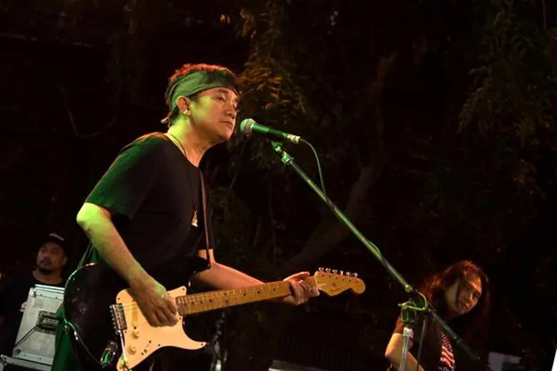 คอนเสิร์ต "50 ปี คำภีร์ ผีโรงเย็น" แถลงข่าวสุดอบอุ่นแบบใกล้ชิดแฟนเพลง ริมแยกรัชดาฯ-พระราม 9 “ปู พงษ์สิทธิ์ คำภีร์” การันตีขนเพลงเล่นสดร่วมๆ 30 เพลง พร้อมดูแลแฟนเพลงใกล้ชิด สมเป็นคอนเสิร์ตกลางแจ้งครั้งยิ่งใหญ่