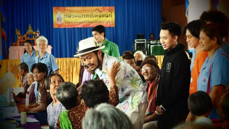 ทัพโค้ชและลูกทีม “เดอะวอยซ์ ซีซั่น 6” เชิญชวนร่วมบริจาค จัดซื้ออุปกรณ์การแพทย์ แก่โรงพยาบาลพนมดงรัก จ.สุรินทร์