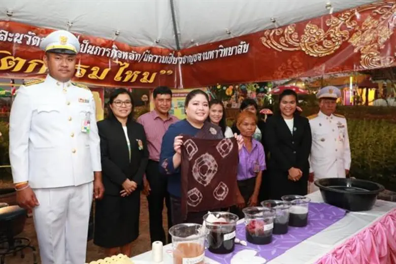 ทุ่งทานตะวัน ณ บ้านระไซร์