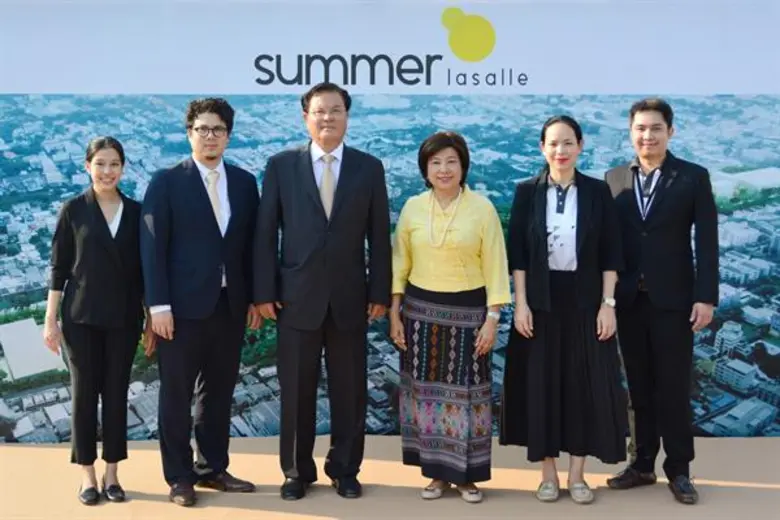 คำบรรยายใต้ภาพ: (จากซ้ายไปขวา) - คุณสโรชา...