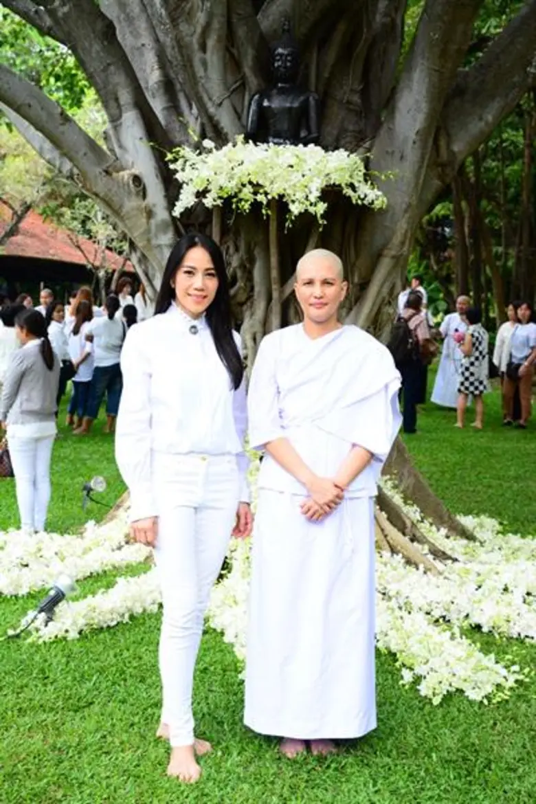 ศิลปิน -  นักร้อง ชีส์ต้า - ปุณิกา สินธุวณิก ถือฤกษ์ดีในเดือนกุมภาพันธ์ ๒๕๖๑ โกนผม "บวชพุทธสาวิกาศีล ๑๐" (บวชชีโกนผม)