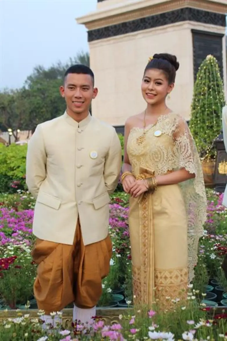 เบิ้ล ปทุมราช อาร์สยาม ฉีกลุค ย้อนยุค ในงาน อุ่นไอรัก คลายความหนาว แฟนๆ แห่ถ่ายภาพ