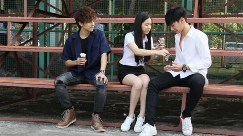 “บิว-พงค์พิพัฒน์” ปล่อยอารมณ์ “แอบรักเพื่อน” ส่ง MV “กูรักมึง” ตอกย้ำความรู้สึก