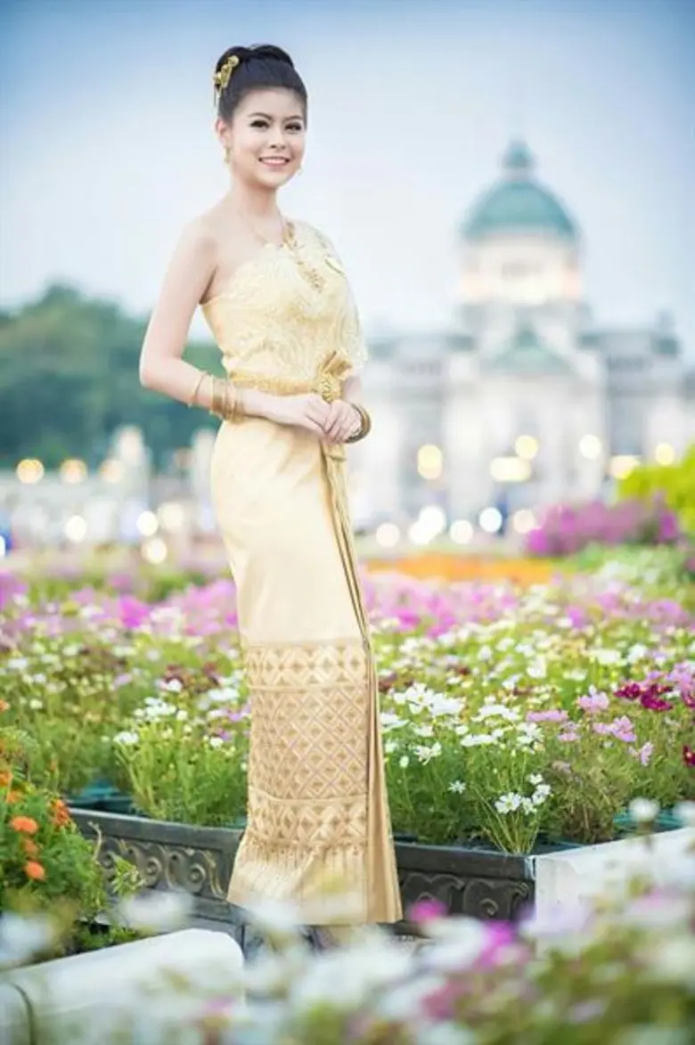 ศิลปินอาร์สยาม “ธัญญ่า-ลาดา-ต้นข้าว-เพลง-นุช วิลาวัลย์” สุดปลื้ม!!  พร้อมใจแต่งชุดไทยย้อนยุค..เที่ยวงานอุ่นไอรัก คลายความหนาว