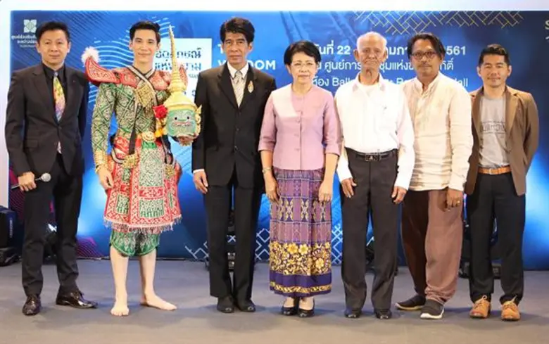 "อาร์ม-กรกันต์ โชว์ศิลปะเชิดหุ่นคน สุดตะลึงผลงานล้ำค่า ในงาน “อัตลักษณ์แห่งสยาม ครั้งที่ ๙” เปิดขุมทรัพย์แห่งภูมิปัญญางานหัตถศิลป์สุดยิ่งใหญ่อลังการ รวมครูศิลป์ของแผ่นดินมากที่สุดในประเทศ