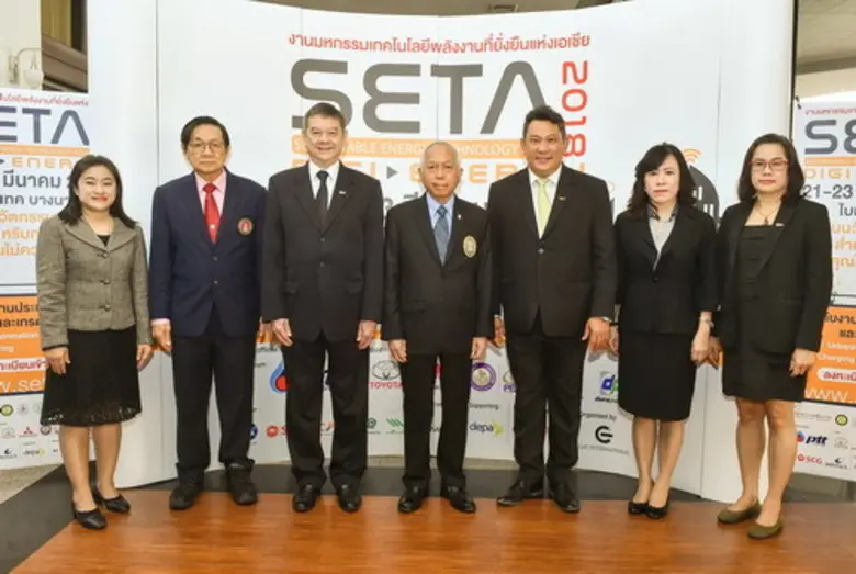 รศ.ดร.ธัชชัย สุมิตร (ที่สามจากซ้าย) ประธา...