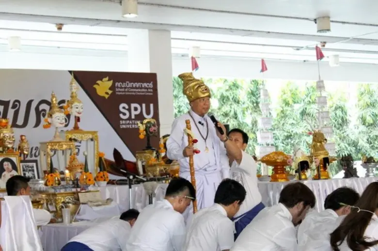 ศิษย์ดีต้องมีครู! นิเทศศาสตร์ ม.ศรีปทุม ชลบุรี จัดพิธีไหว้ครูและครอบครู ประจำปี 2561