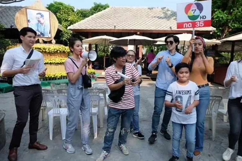 กบ ปภัสรา ทีมนักแสดง “แม่สื่อจอมป่วน” บุกตลาดน้ำอัมพวา แฟนๆ ละครให้การตอบรับอย่างอบอุ่น!!!