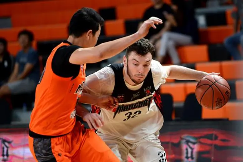 รายงานผลคะแนนบาสฯGSB TBSL2018 ระหว่างคู่ โมโนแวมไพร์กับแมดโกท