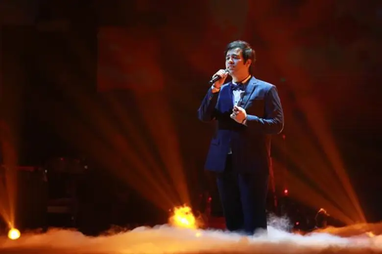 ในที่สุดก็ได้ผู้เข้ารอบ 4 คนสุดท้าย บนเวท...