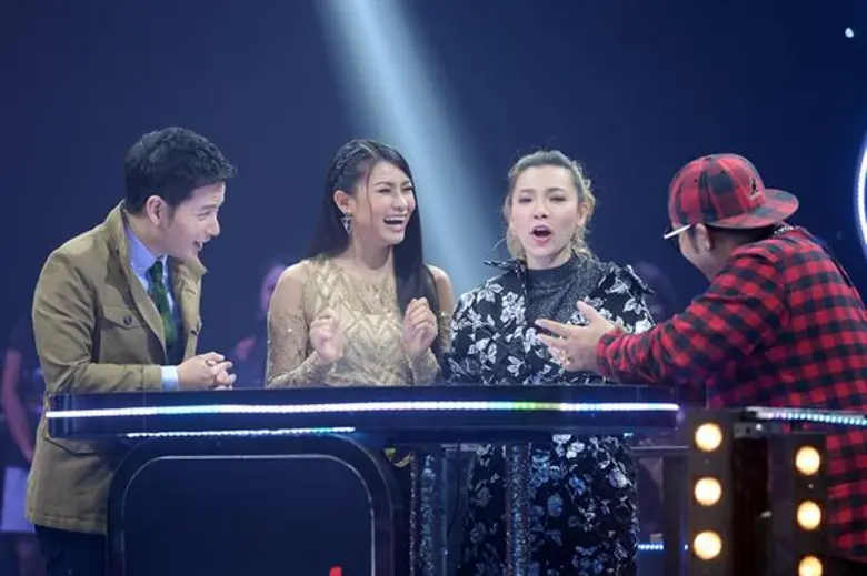 ทีวีไกด์: รายการ “ร้องแลก แจกเงิน Singer Takes It All” (ซิงเกอร์ เทคอิท ออล) "ข้าวทิพย์ ธิดาดิน” ซึ้งใจ ผู้เข้าแข่งขันรุ่นใหญ่ สู้เพื่อภรรยา ป่วยมะเร็ง