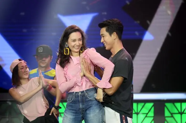 ร้อนแรงไฟลุกพรึ่บ!!! “แซมมี่” อัดโชว์เซ็กซี่เบอร์ใหญ่ ยกขาก่าย “กอล์ฟ อนุวัฒน์”