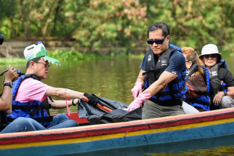 นายวีระศักดิ์ โควสุรัตน์ รัฐมนตรีว่าการกร...