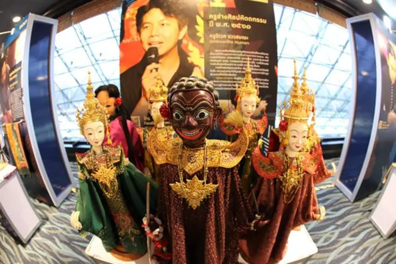 ชมงานศิลปะที่รวบรวมครูช่างศิลป์ของแผ่นไว้มากที่สุดในประเทศ  วันพฤหัสบดีที่ ๒๒ กุมภาพันธ์ ณ ห้องบอลรูม ศูนย์การประชุมแห่งชาติสิริกิติ์ สื่อมวลชนลงทะเบียนเวลา ๑๐.๐๐ น.  เริ่มงานเวลา ๑๑.๐๐ น.