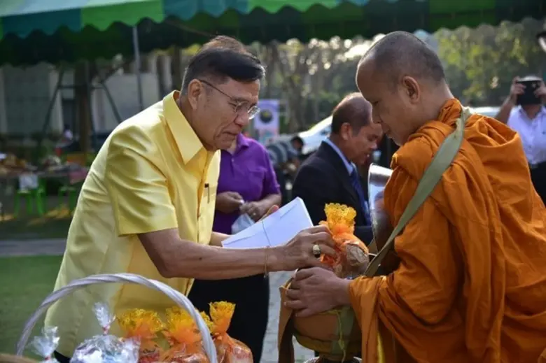 "ราชภัฏ" หมายถึง "คนของพระราชา ข้าของแผ่น...