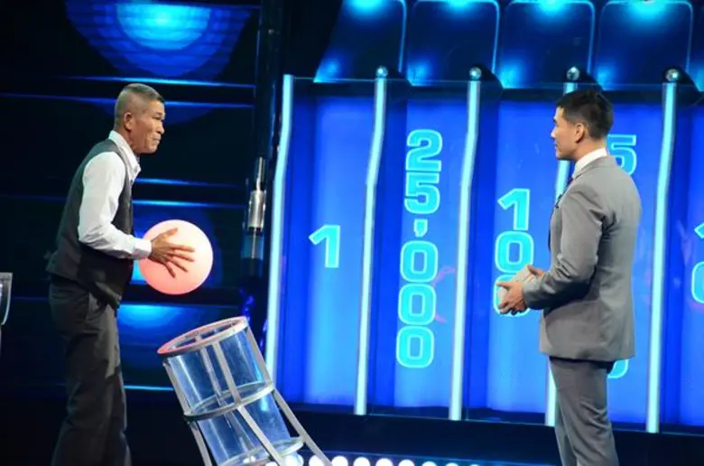 ทีวีไกด์: รายการ “The Wall กำแพงพลิกชีวิต” “ครูโจ่ย” ตำรวจนักมายากลลุ้นเงิน “The Wall” หวังนำไปต่อยอดชีวิตดีๆ เพื่อ “เด็กเร่ร่อนหัวลำโพง”